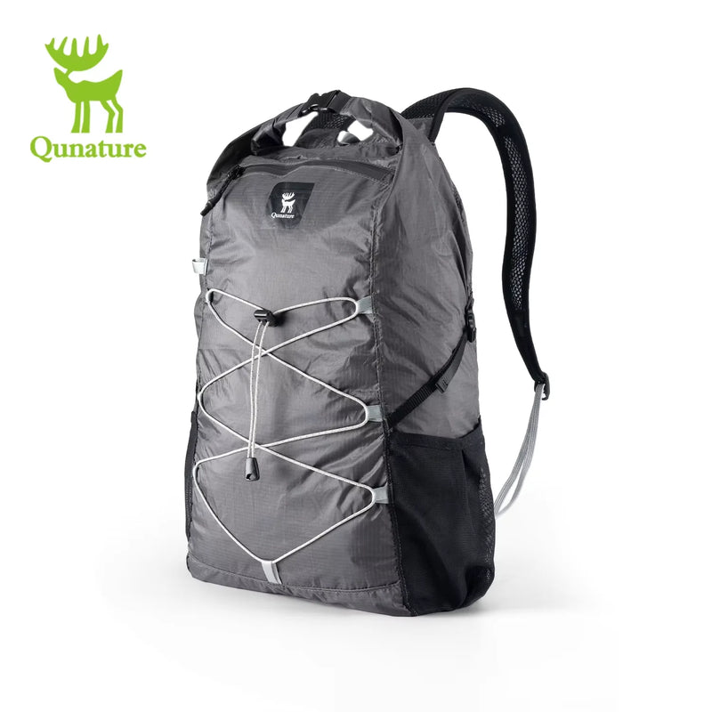 Load image into Gallery viewer, Gray backpack with black accents on a white background, featuring the Qunature brand logo.
