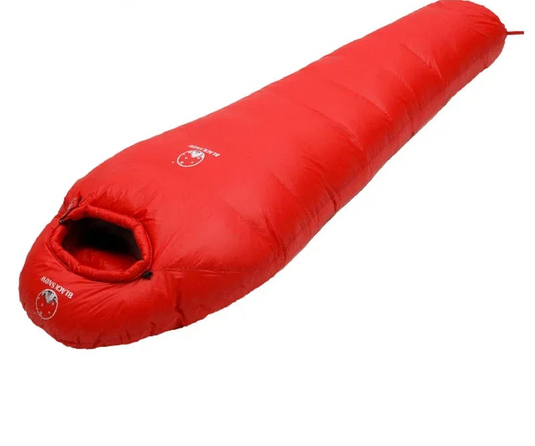 Red sleeping bag with weight information on a white background
